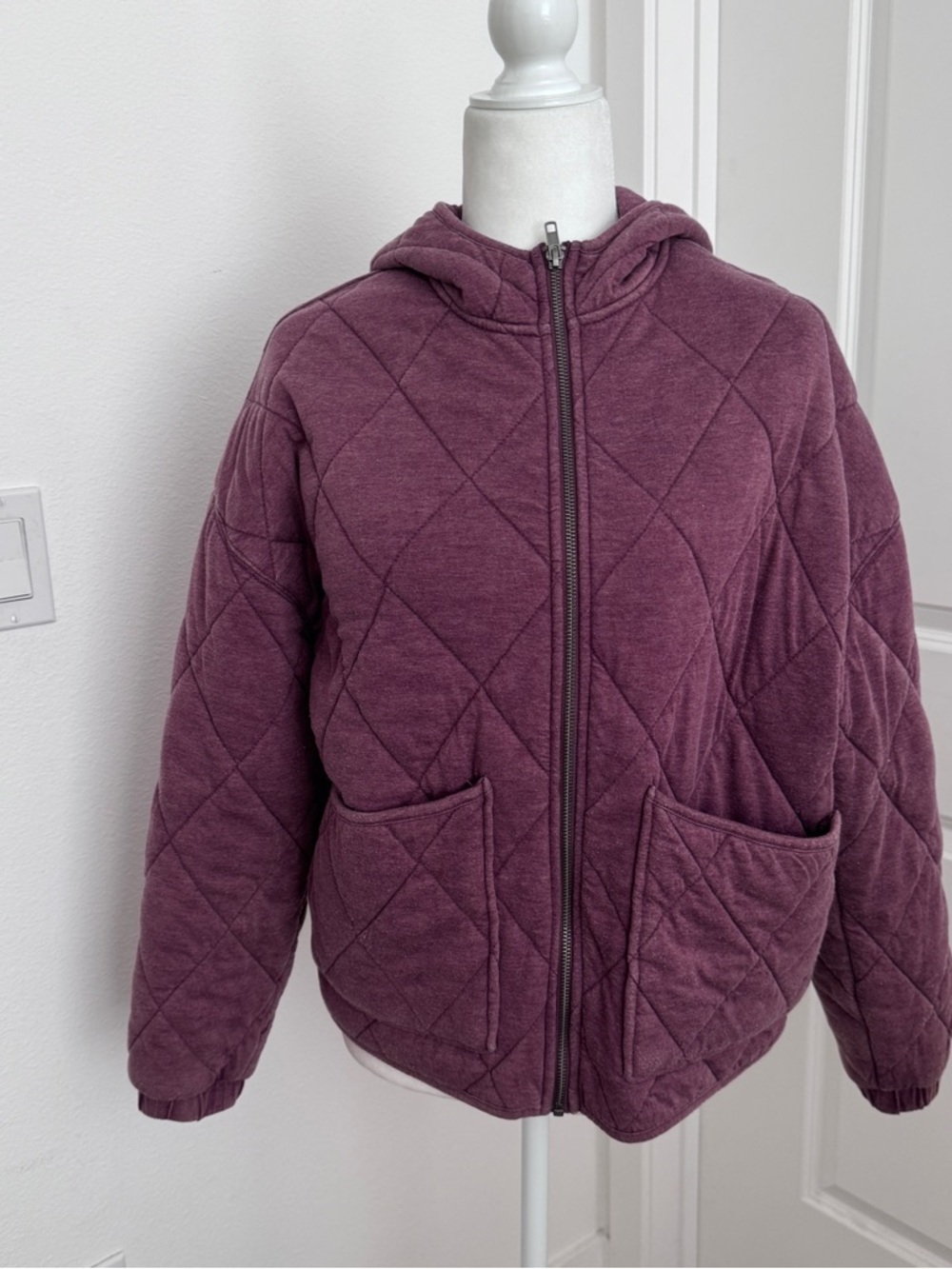Wild Fable Quilted Hooded Zip up Jacket in Plum